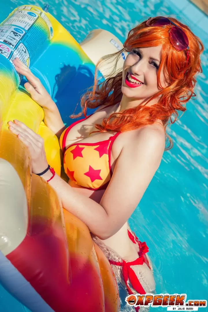 Nami Versão Biquini  One Piece  por  Gaby Sá