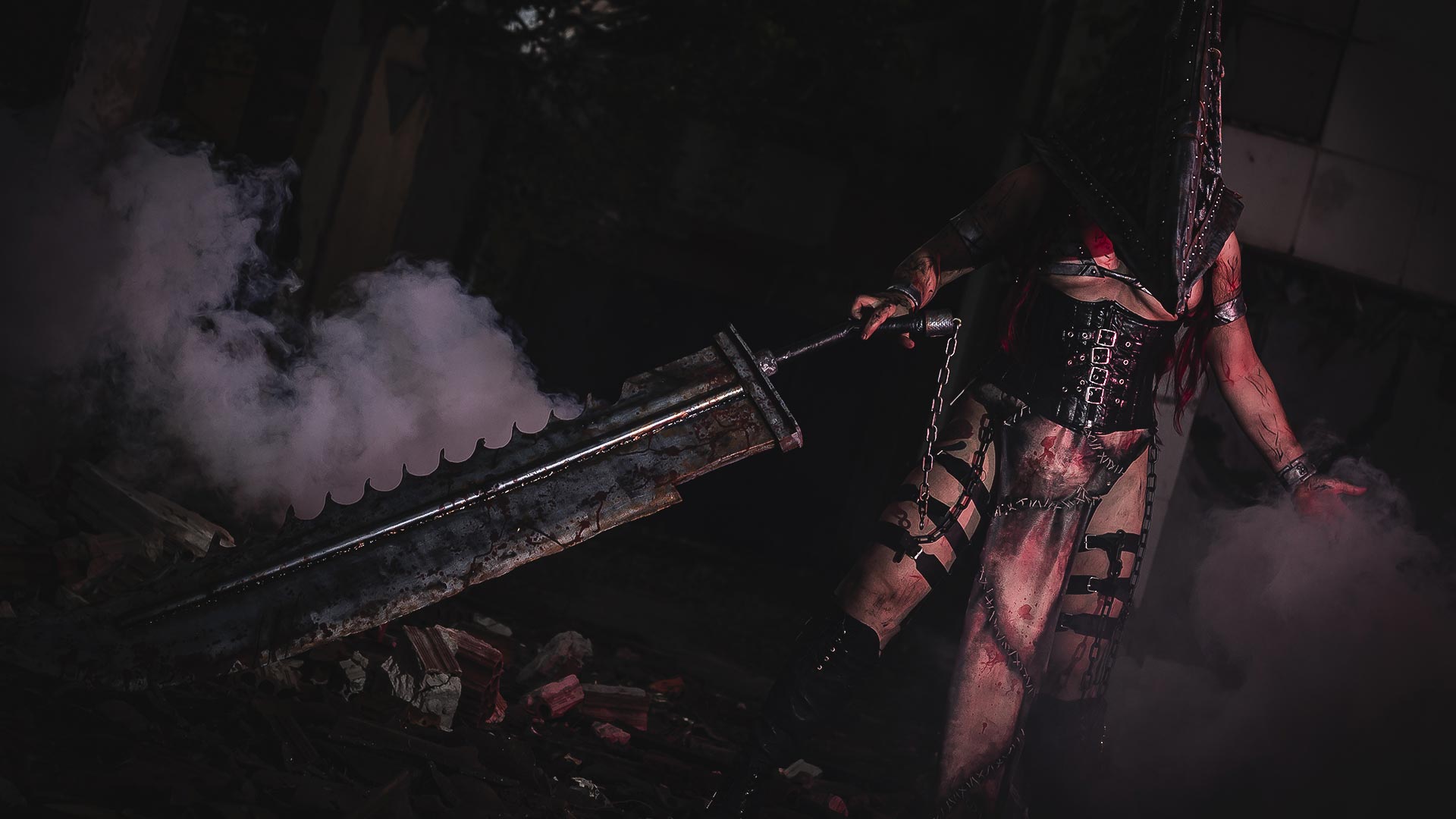 Ensaio cosplay : Pyramid Head com Natasha Biffe
